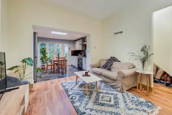 1 Bedroom Flat To Rent In Raddington Road, Portobello, London, W10