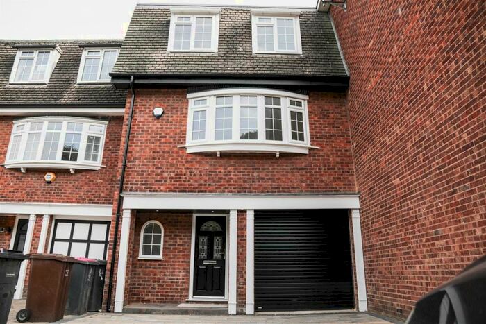 3 Bedroom Town House To Rent In Woodlea, Worsley, Manchester, M28