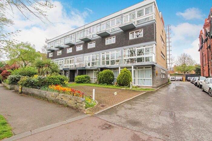 3 Bedroom Flat For Sale In The Embankment, Bedford, MK40
