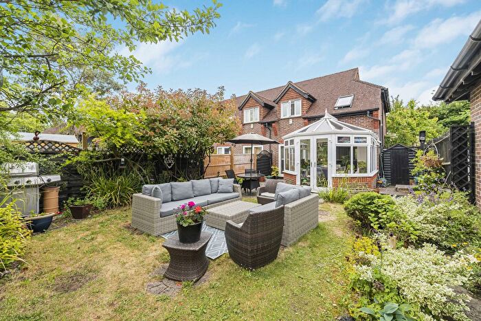 3 Bedroom End Of Terrace House For Sale In Glovers Close, Kent, TN16