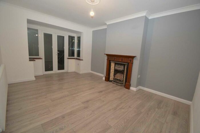 3 Bedroom Semi-Detached House To Rent In Sutton, SM3