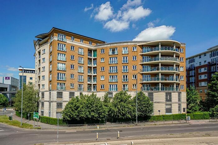 2 Bedroom Flat For Sale In Selden Hill, Hemel Hempstead, HP2