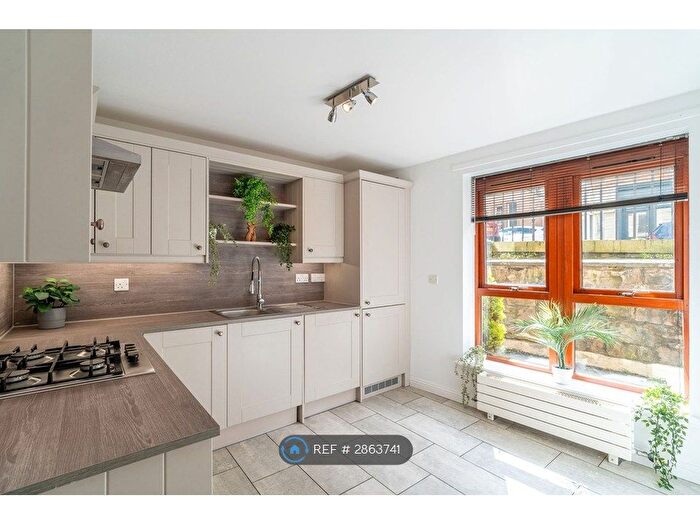 2 Bedroom Flat To Rent In St. Stephen Street, Edinburgh, EH3