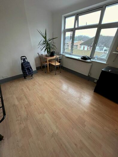 Studio To Rent In Woodhouse Road, London, N12