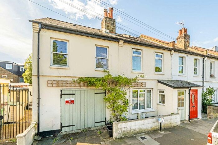 3 Bedroom End Of Terrace House For Sale In Shacklegate Lane, Teddington, TW11