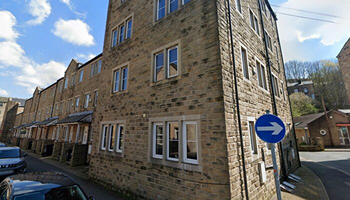 2 Bedroom Flat To Rent In Oxford Street, Todmorden, OL14