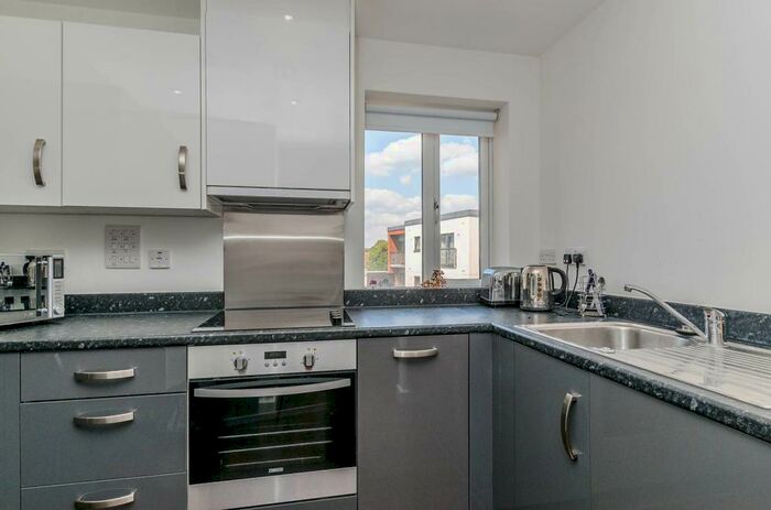 2 Bedroom Flat To Rent In High Street, Wealdstone, HA3