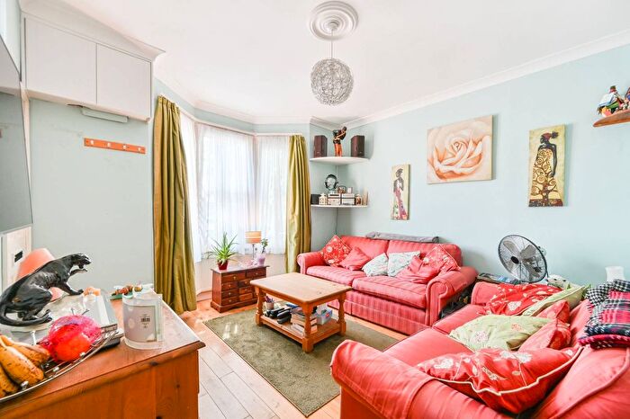 1 Bedroom Flat For Sale In Elthorne Park Road, Hanwell, London, W7