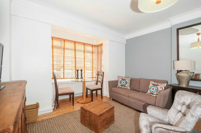 Studio To Rent In Park Road, London, NW1