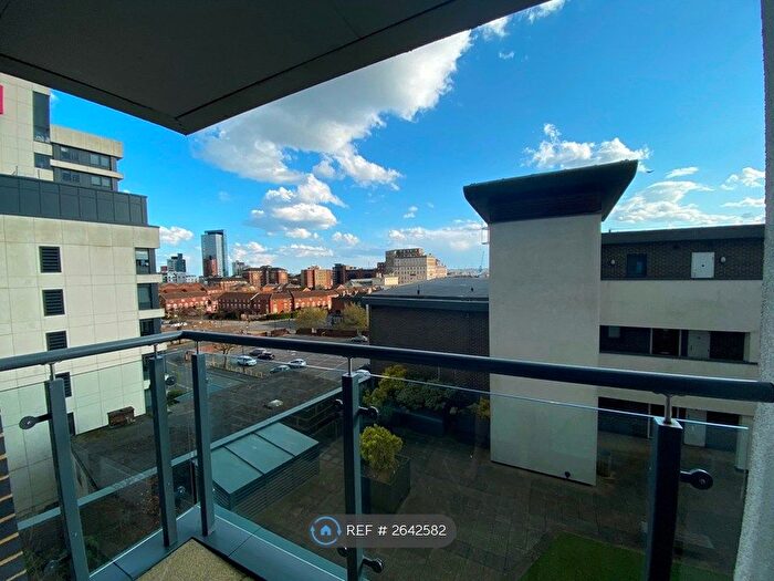 2 Bedroom Flat To Rent In College Street, Southampton, SO14