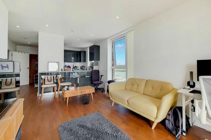 1 Bedroom Flat To Rent In Duncombe House, Woolwich, London, SE18