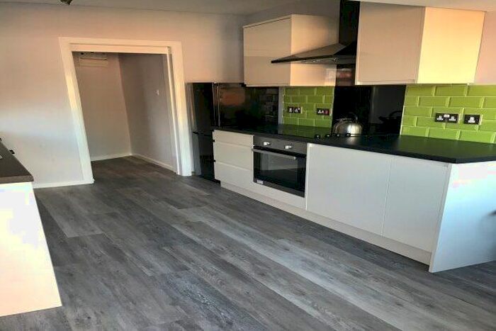 3 Bedroom Property To Rent In Lambourne Drive, Nottingham, NG8