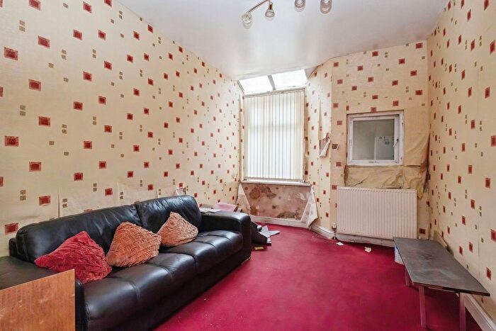 3 Bedroom Terraced House For Sale In Clitheroe Road, Manchester, Greater Manchester, M13