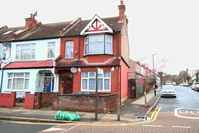 3 Bedroom End Of Terrace House To Rent In Links Road, Tooting, SW17