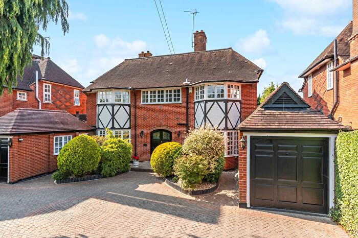 5 Bedroom Detached House For Sale In Gidea Park, Romford, RM2