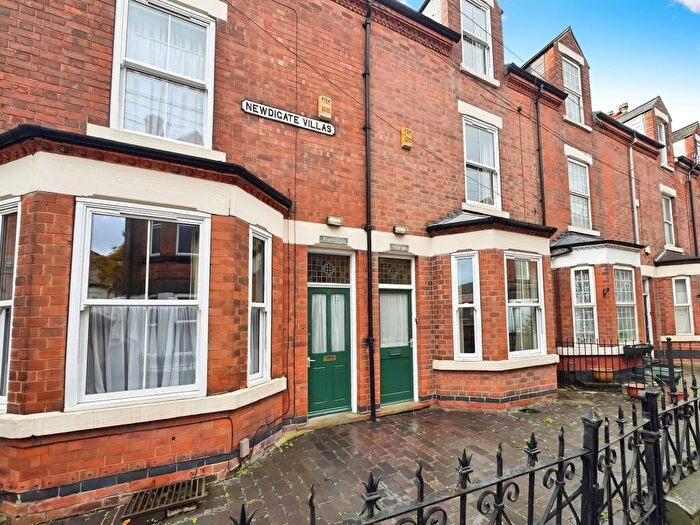 4 Bedroom Town House To Rent In Newdigate Villas, Nottingham, NG7