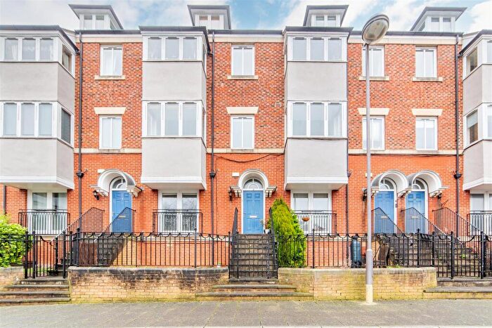 2 Bedroom Maisonette For Sale In Bedford Court, North Shields, NE30