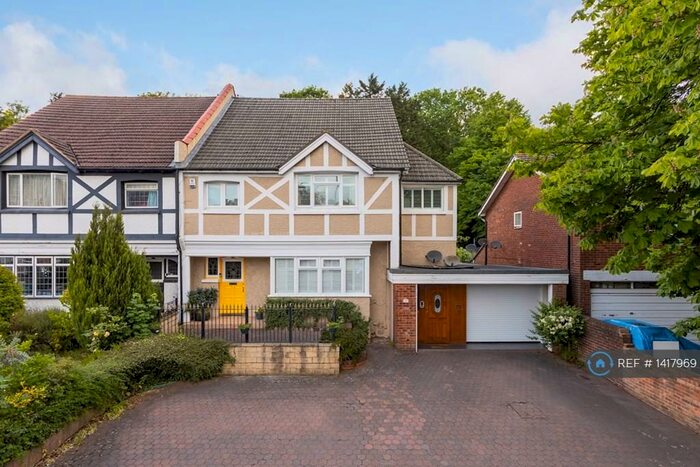 1 Bedroom Flat To Rent In Brighton Road, Coulsdon, CR5