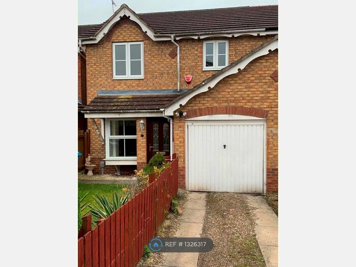 3 Bedroom End Of Terrace House To Rent In Lavender Close, Kingswood, Hull HU7