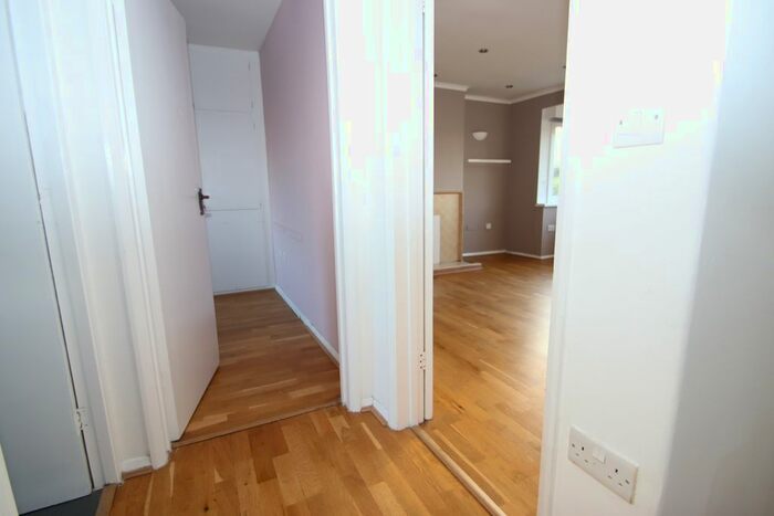 2 Bedroom Maisonette To Rent In The Glade, London, N21
