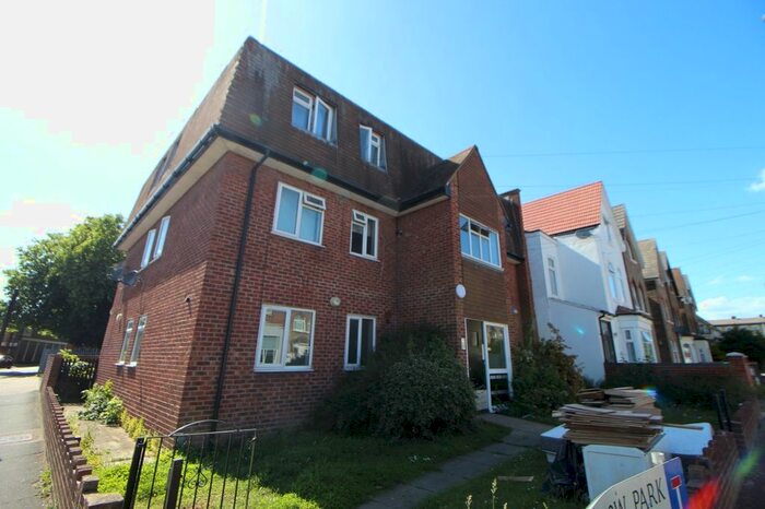 2 Bedroom Flat To Rent In Plastow Park Road, Plaistow, E13