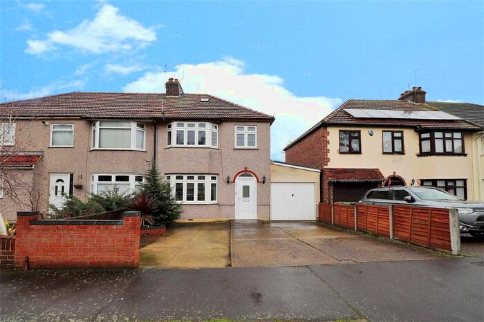 3 Bedroom Detached House To Rent In Inglewood Road, Bexleyheath, Kent, DA7