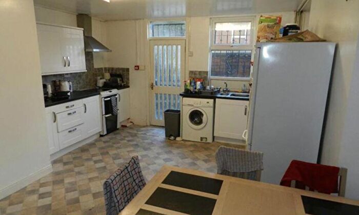 6 Bedroom House To Rent In Ridgeway Terrace, Leeds, LS6