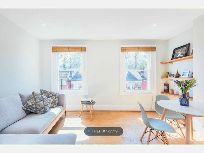 3 Bedroom Flat To Rent In Palace Gates Road, London, N22
