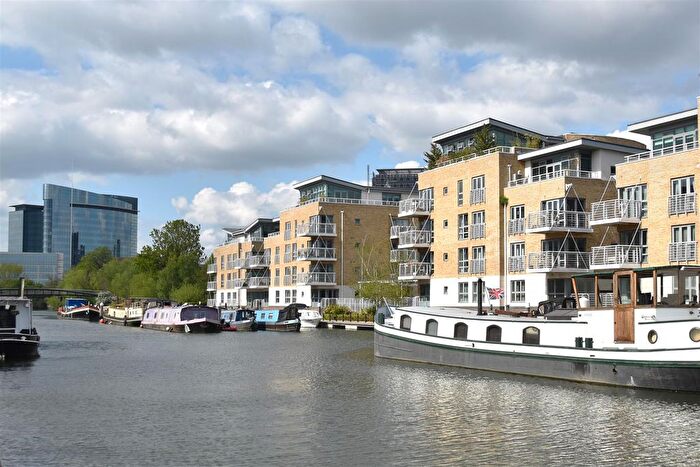 3 Bedroom Flat To Rent In Adams Quarter, The Island, TW8