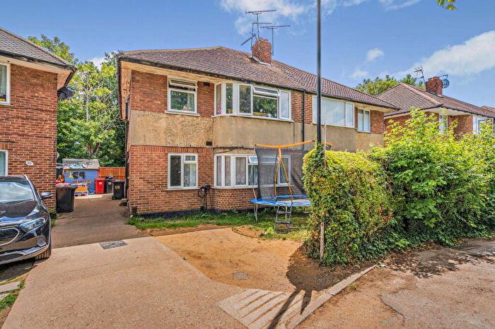 2 Bedroom Maisonette For Sale In Adelphi Gardens, Slough, SL1