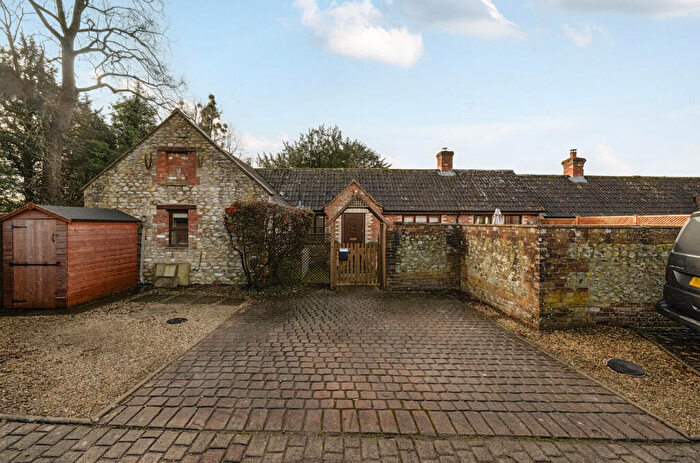 2 Bedroom Barn Conversion For Sale In Bishopstrow Court, Warminster, BA12