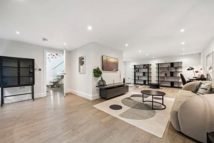 3 Bedroom Terraced House To Rent In Whittlebury Mews East, Primrose Hill, London, NW1