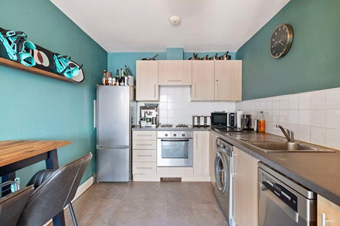 1 Bedroom Flat For Sale In East Walls, Chichester, PO19