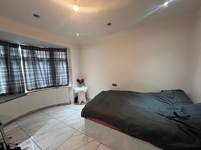 Terraced House To Rent In Southdown Crescent, Harrow, Greater London, HA2