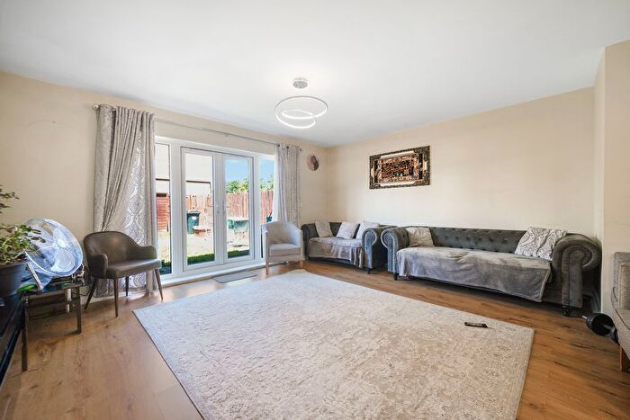 4 Bedroom Town House To Rent In Academy Place, Isleworth, TW7