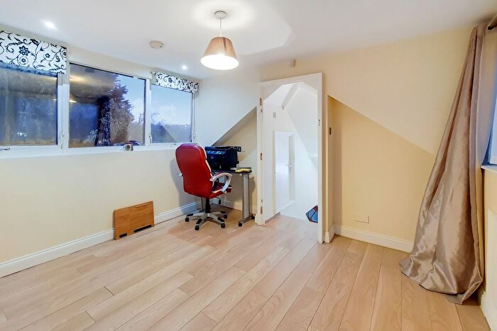 4 Bedroom Semi-Detached House To Rent In Highfield Road, Acton, W3