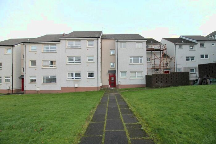 3 Bedroom Flat To Rent In South Barrwood Road, Kilsyth, Glasgow, G65
