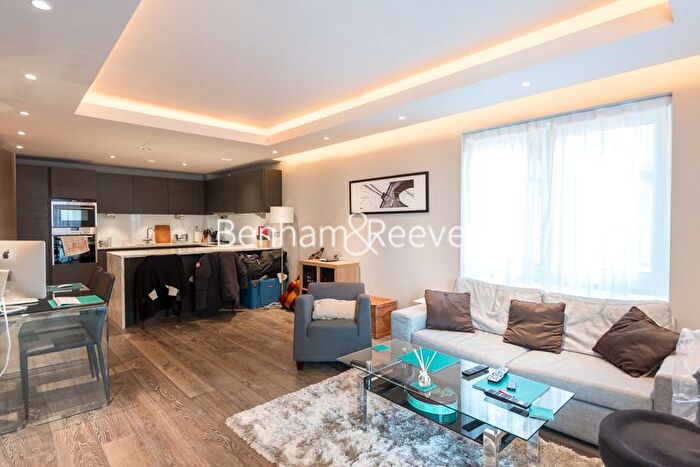 2 Bedroom Flat To Rent In Regatta Lane, Hammersmith, W6