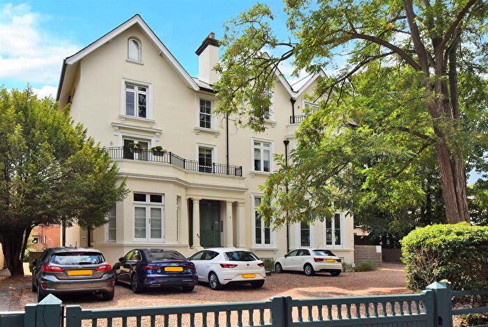2 Bedroom Flat For Sale In Oak Hill Road, Surbiton, KT6