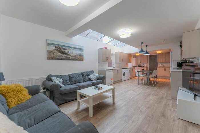 6 Bedroom Terraced House To Rent In Tiverton Road, Selly Oak, Birmingham, B29