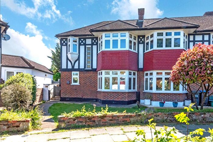 4 Bedroom End Of Terrace House For Sale In Aragon Road, Morden, SM4