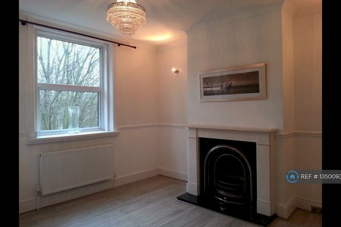 2 Bedroom Terraced House To Rent In Penuel Place, Halifax, HX3