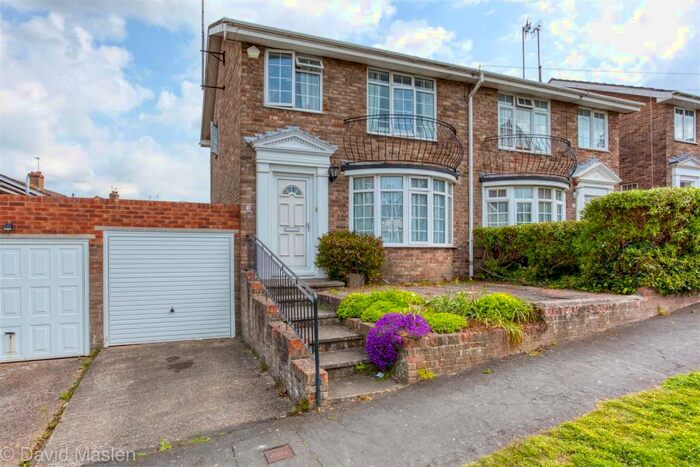 3 Bedroom Semi-Detached House To Rent In Natal Road, Brighton, BN2