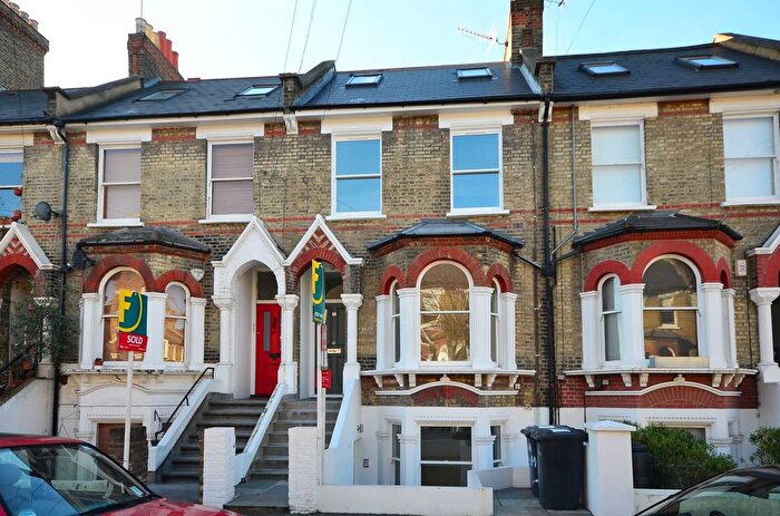 2 Bedroom Flat To Rent In Elm Park, Brixton, London, SW2