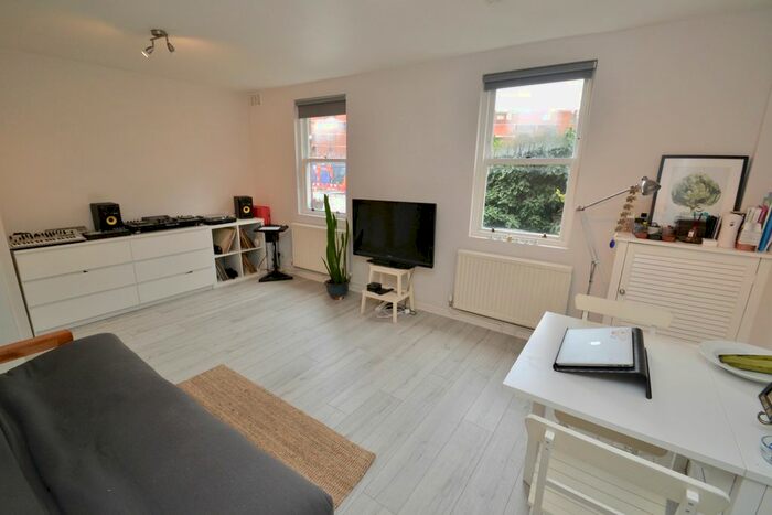 Studio To Rent In Ladbroke Grove, London, W10