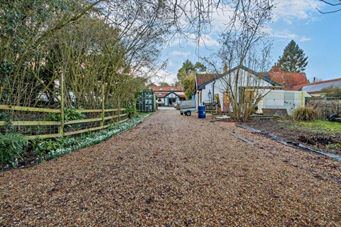 2 Bedroom Detached House For Sale In High Road, IP20