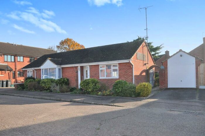 3 Bedroom Detached Bungalow To Rent In Henniker Gate, Chelmer Village, Chelmsford, CM2