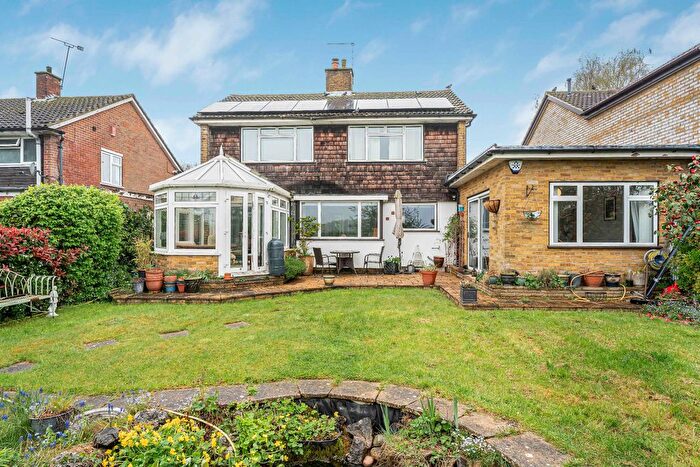 3 Bedroom Semi-Detached House For Sale In Tiverton Road, Potters Bar, EN6