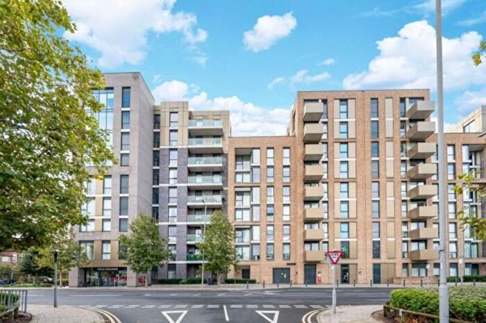 2 Bedroom Flat For Sale In Queenshurst Square, Kingston, Kingston Upon Thames, KT2