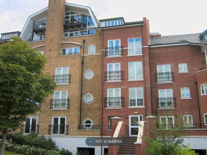 2 Bedroom Flat To Rent In Iliffe Close, Reading, RG1